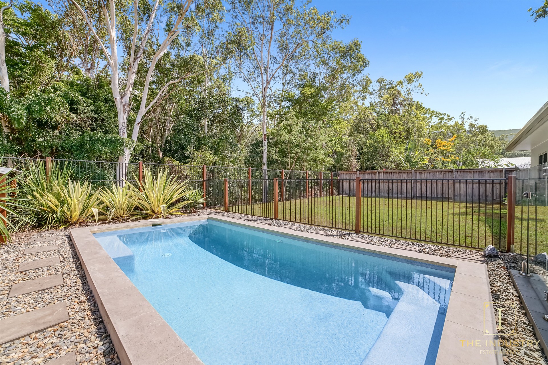 19 Moore Road, Smithfield, QLD 4878 AUS