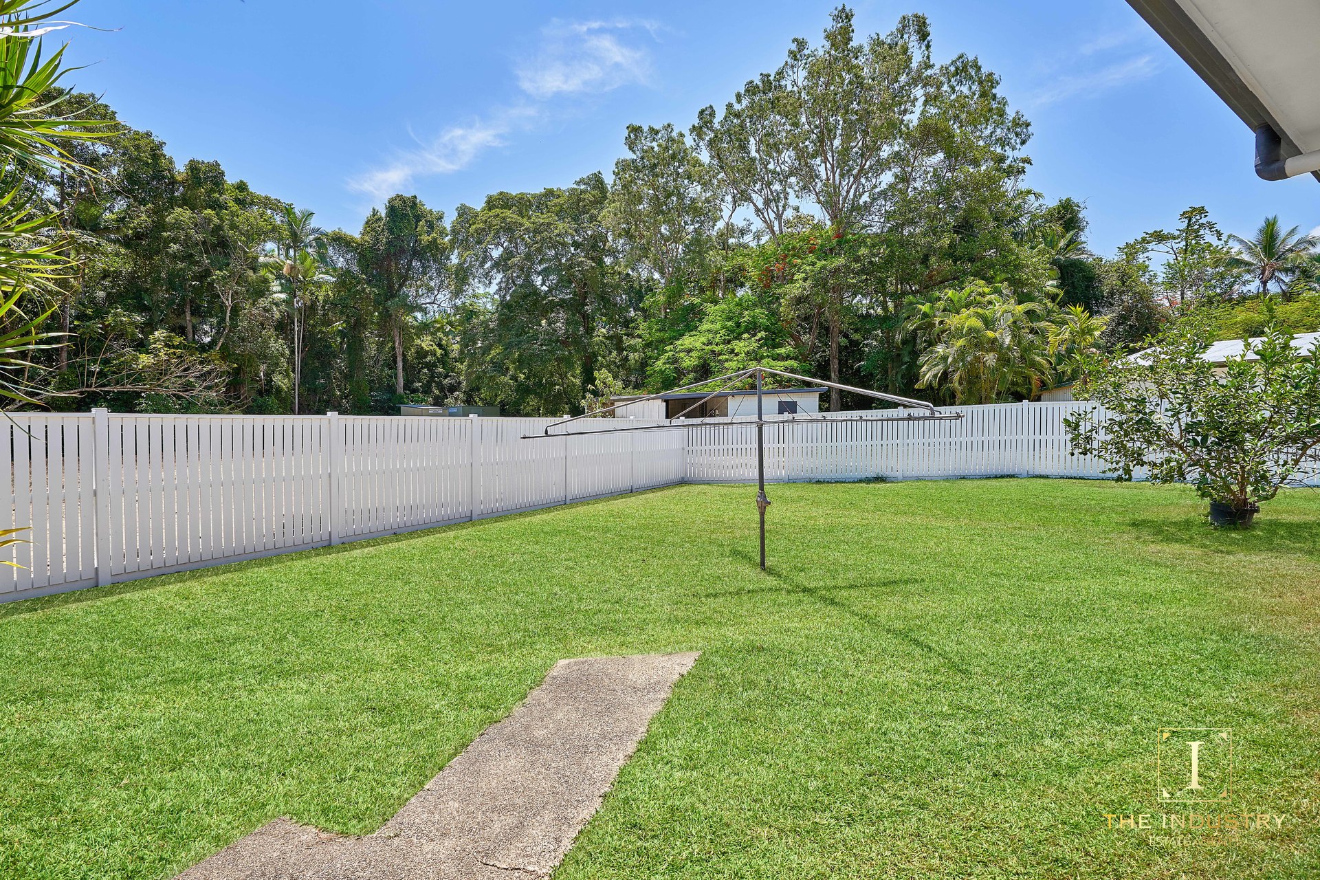 2 Byrnes Close, Whitfield, QLD 4870 AUS