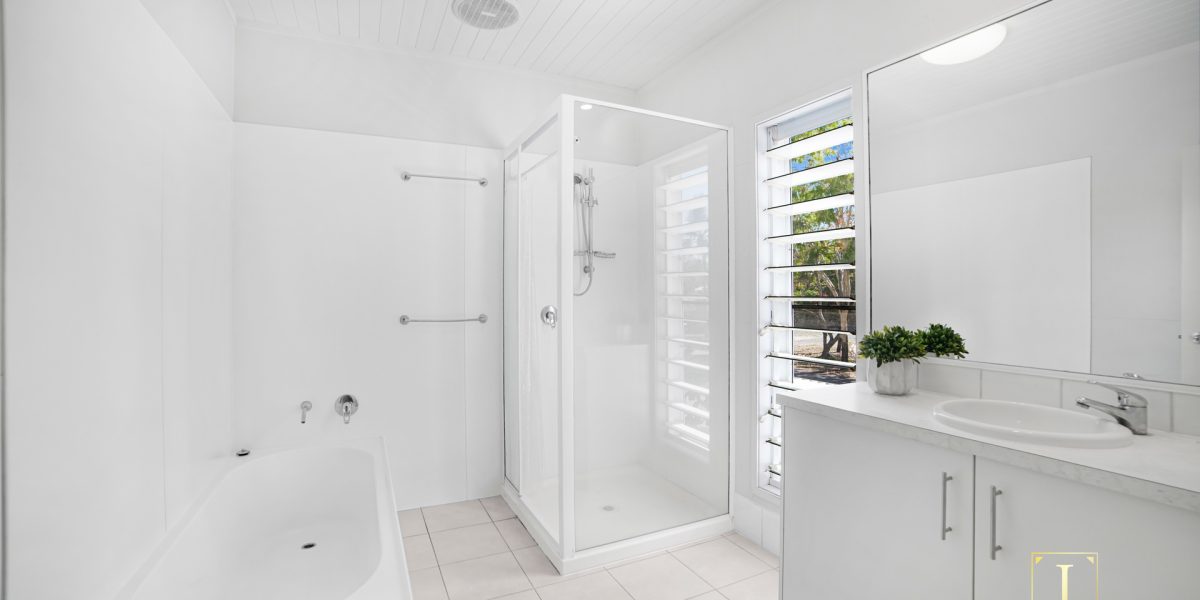 20 Poinsettia Street, Holloways Beach, QLD 4878 AUS