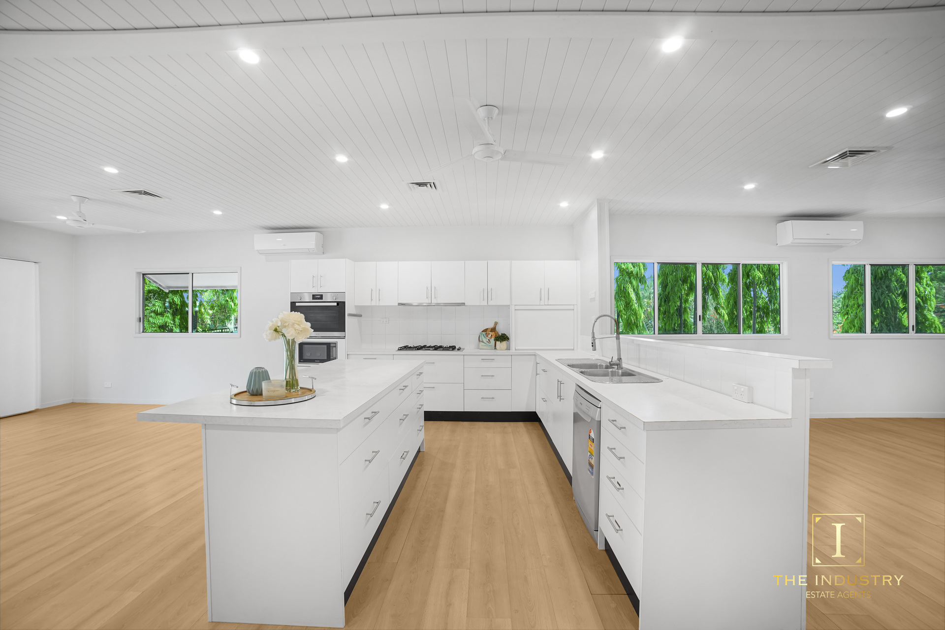 20 Poinsettia Street, Holloways Beach, QLD 4878 AUS