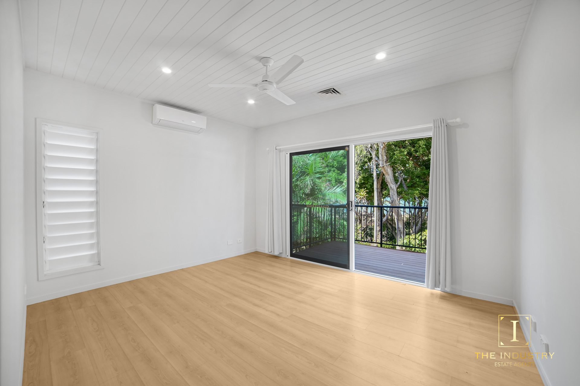 20 Poinsettia Street, Holloways Beach, QLD 4878 AUS