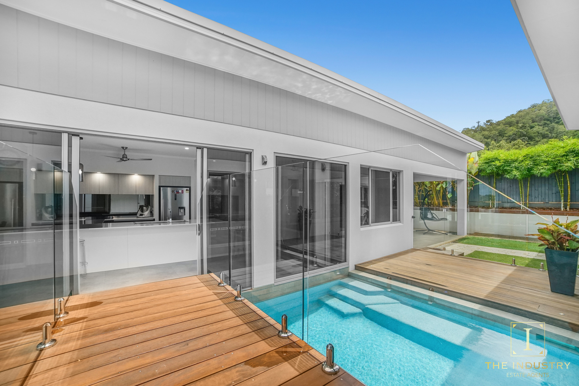 18 Whipbird Drive, Smithfield, QLD 4878 AUS