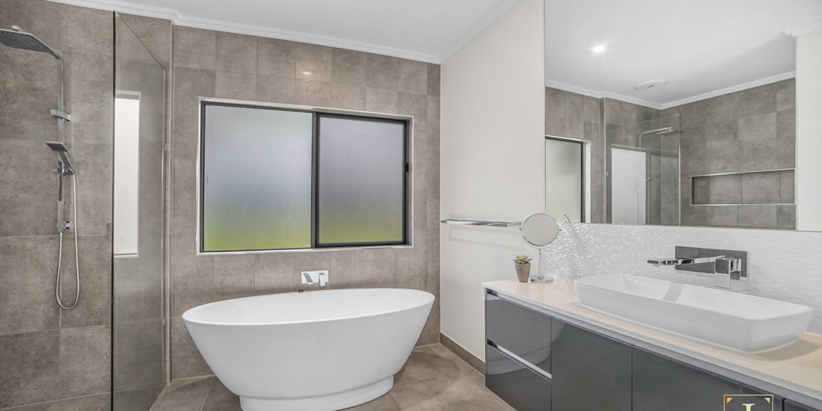 18 Whipbird Drive, Smithfield, QLD 4878 AUS