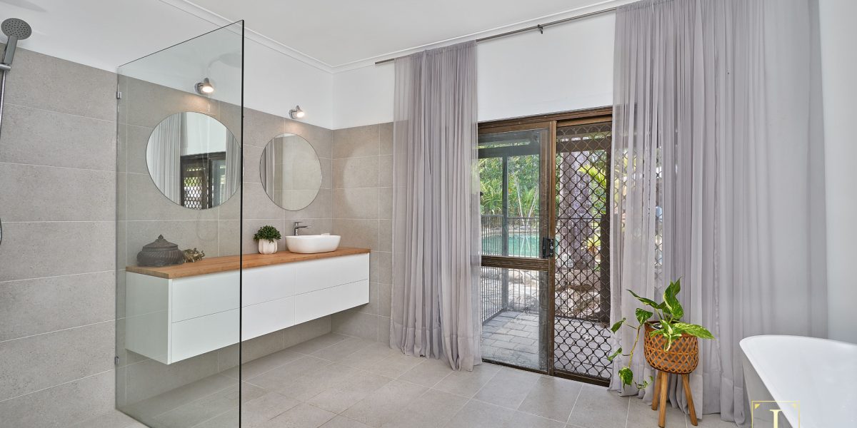 1 Flynn Close, Clifton Beach, QLD 4879 AUS