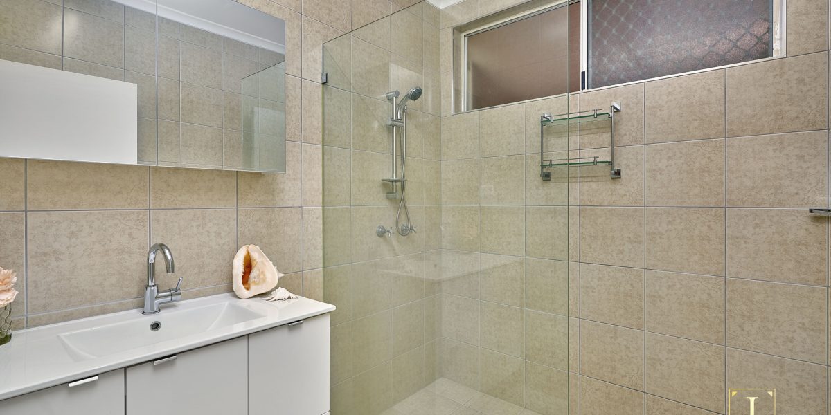 24 Knight Road, Smithfield, QLD 4878 AUS