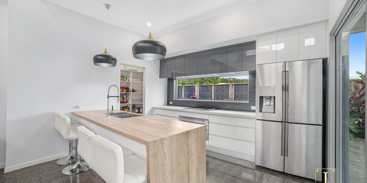 10 Outlook Drive, Bentley Park, QLD 4869 AUS