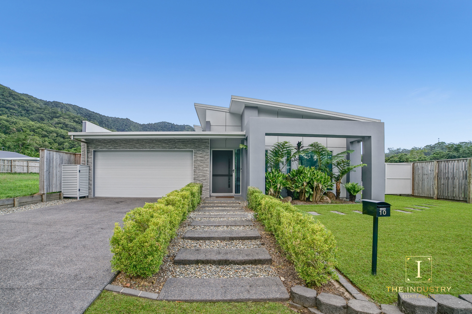 10 Outlook Drive, Bentley Park, QLD 4869 AUS