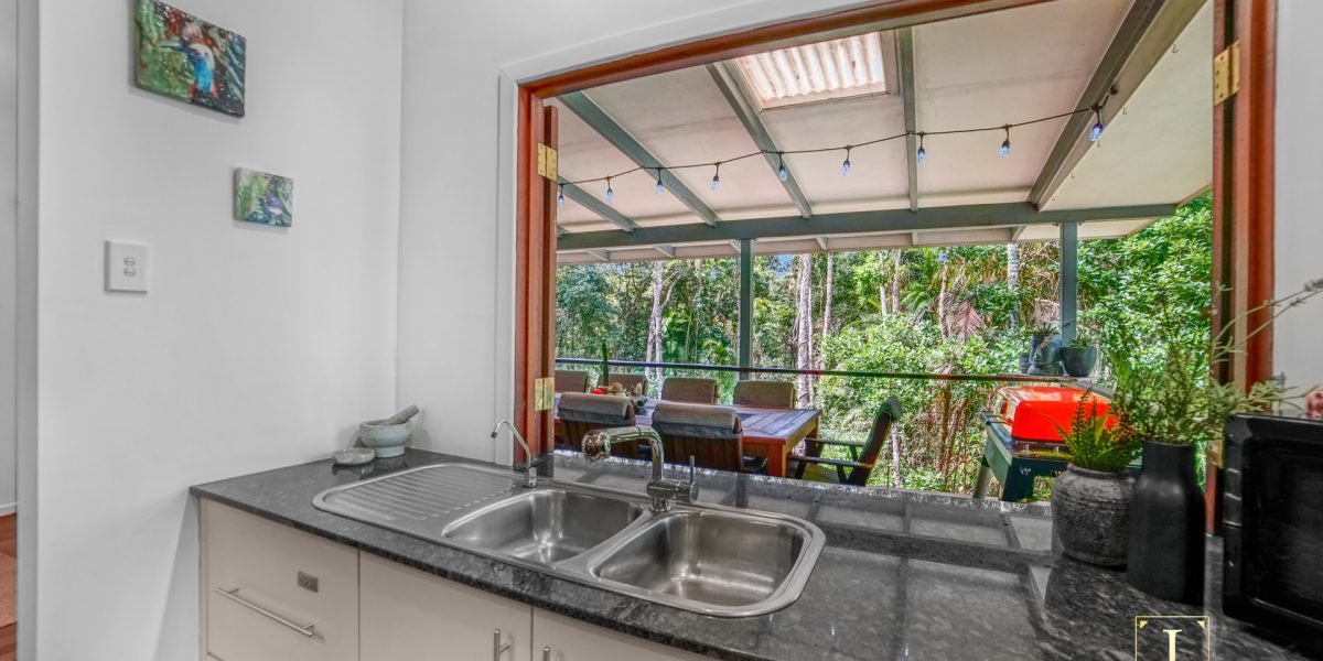16 Kuranda Crescent, Kuranda, QLD 4881 AUS