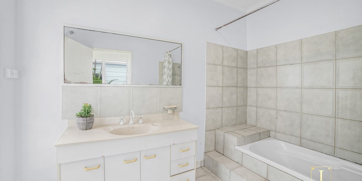 31 Gibson Close, Clifton Beach, QLD 4879 AUS