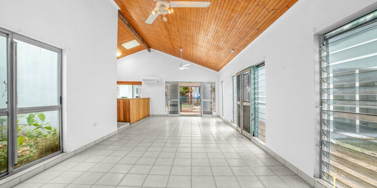 31 Gibson Close, Clifton Beach, QLD 4879 AUS