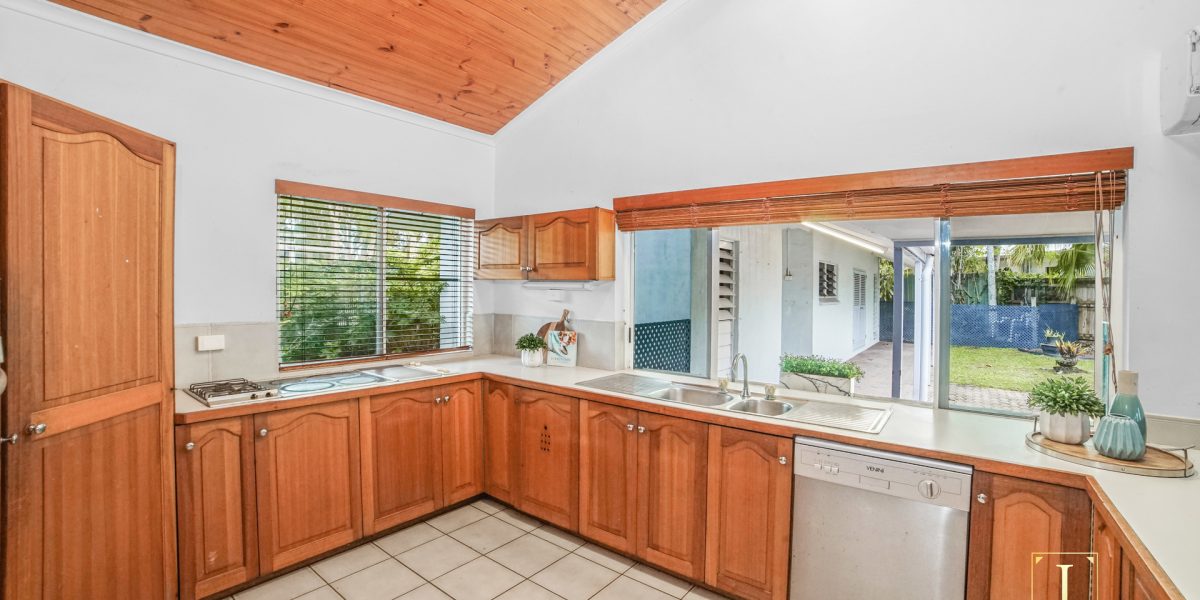 31 Gibson Close, Clifton Beach, QLD 4879 AUS