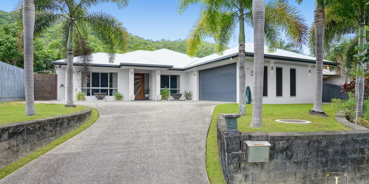 25 Rainbow Street, Kanimbla, QLD 4870 AUS