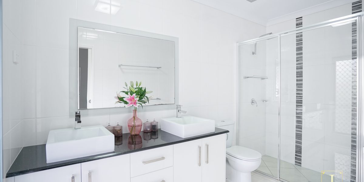 25 Rainbow Street, Kanimbla, QLD 4870 AUS