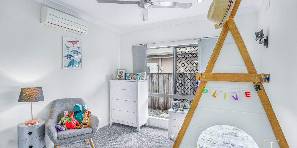 25 Rainbow Street, Kanimbla, QLD 4870 AUS