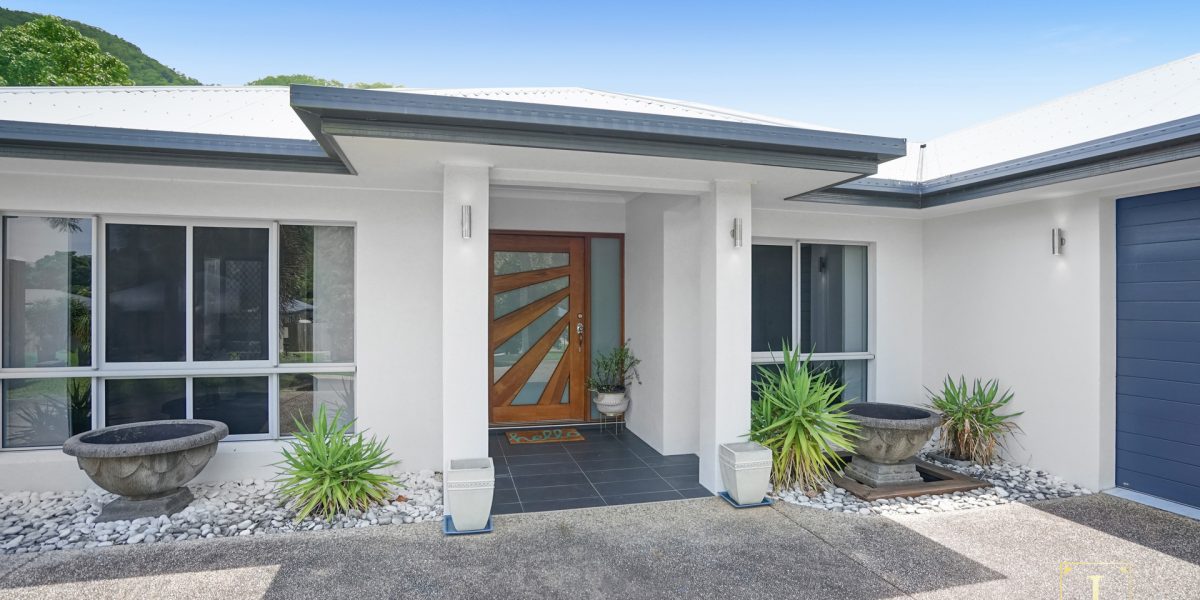 25 Rainbow Street, Kanimbla, QLD 4870 AUS