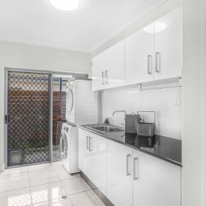 25 Rainbow Street, Kanimbla, QLD 4870 AUS