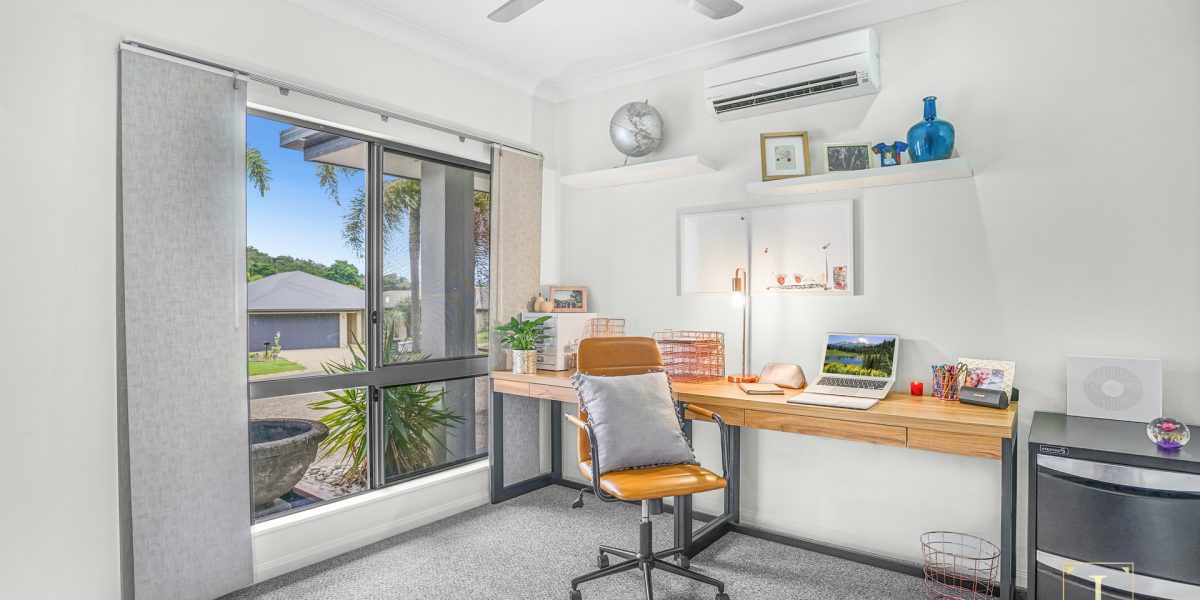 25 Rainbow Street, Kanimbla, QLD 4870 AUS