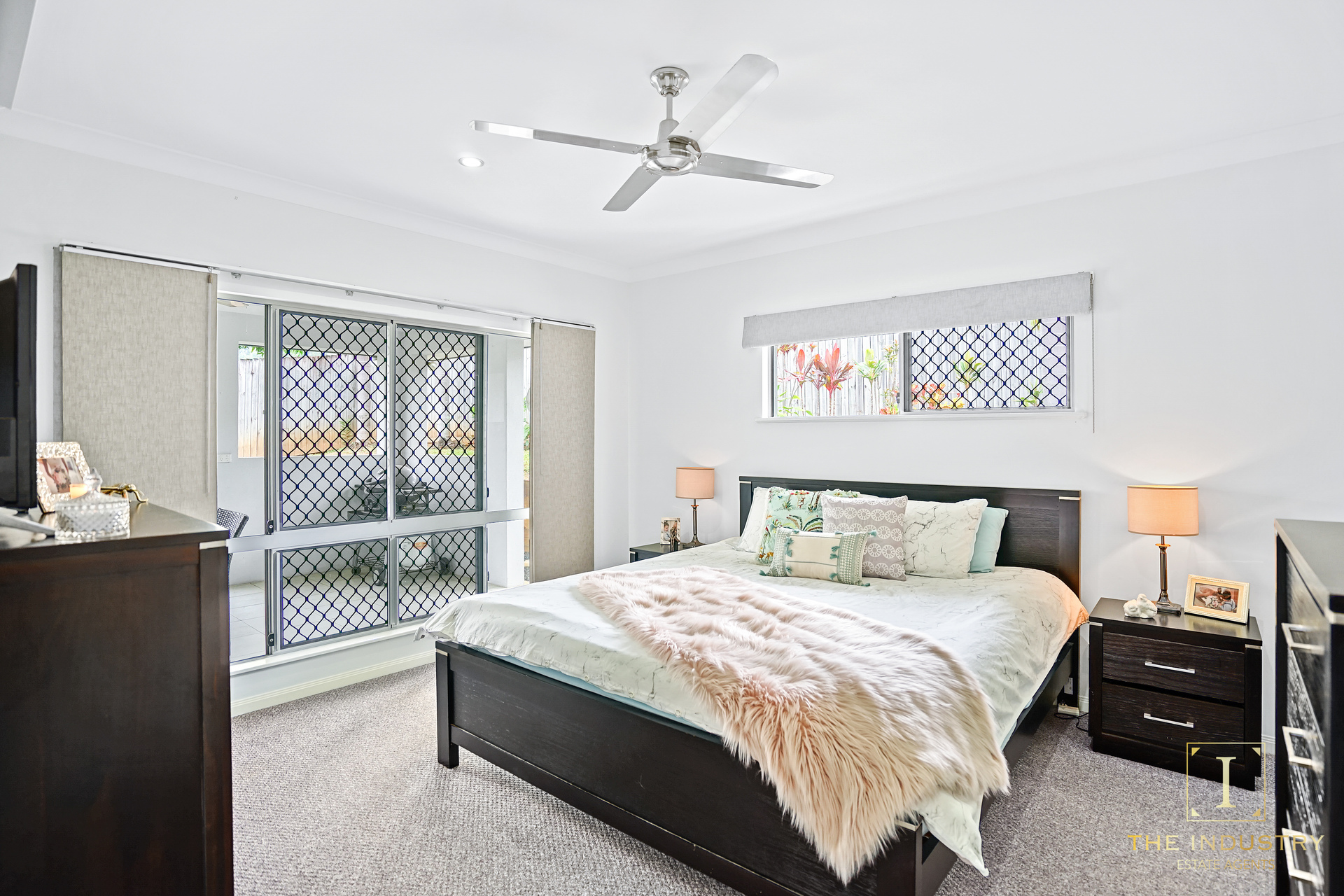 25 Rainbow Street, Kanimbla, QLD 4870 AUS