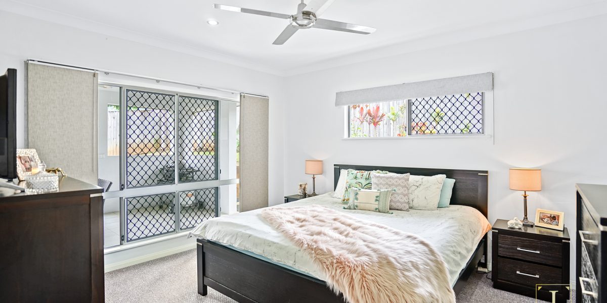 25 Rainbow Street, Kanimbla, QLD 4870 AUS