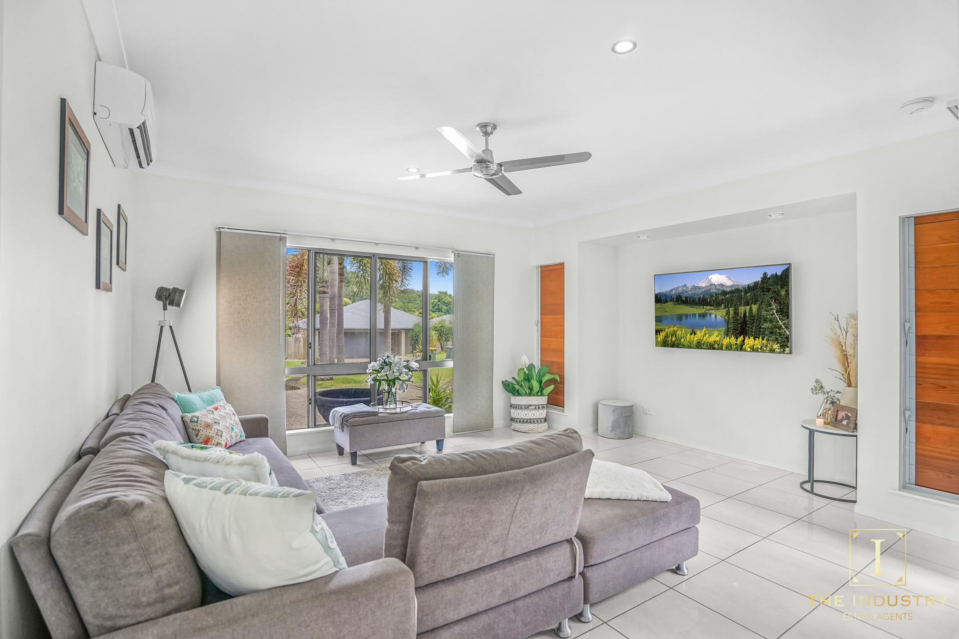 25 Rainbow Street, Kanimbla, QLD 4870 AUS