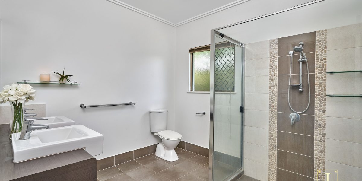 17 Norwood Crescent, Trinity Park, QLD 4879 AUS