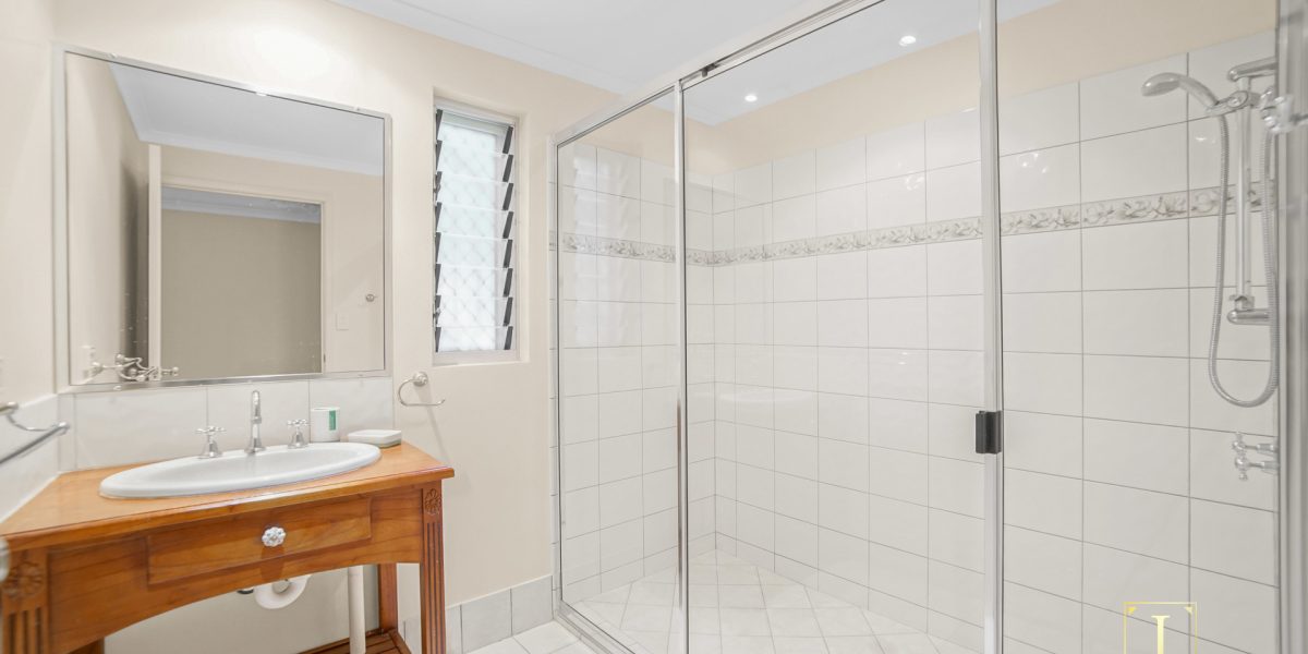 92 Arthur Lyons Drive, Redlynch, QLD 4870 AUS