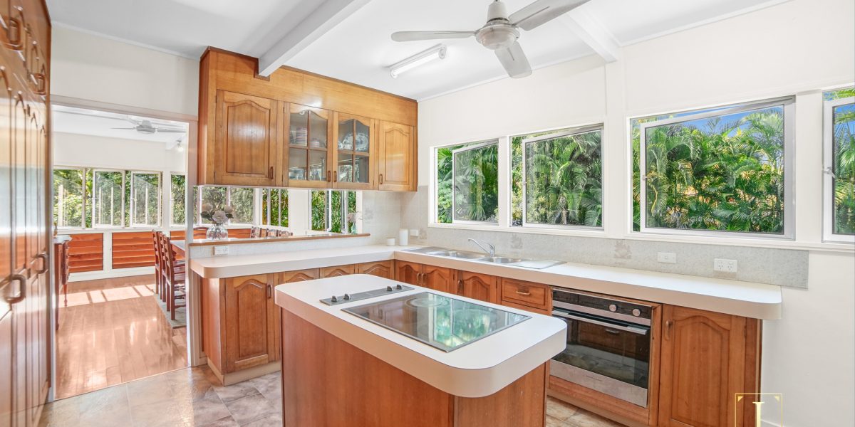 92 Arthur Lyons Drive, Redlynch, QLD 4870 AUS