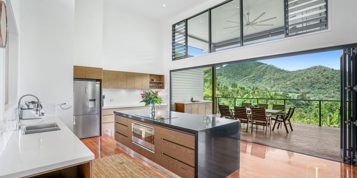 41 The Peak, Brinsmead, QLD 4870 AUS
