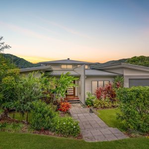 41 The Peak, Brinsmead, QLD 4870 AUS