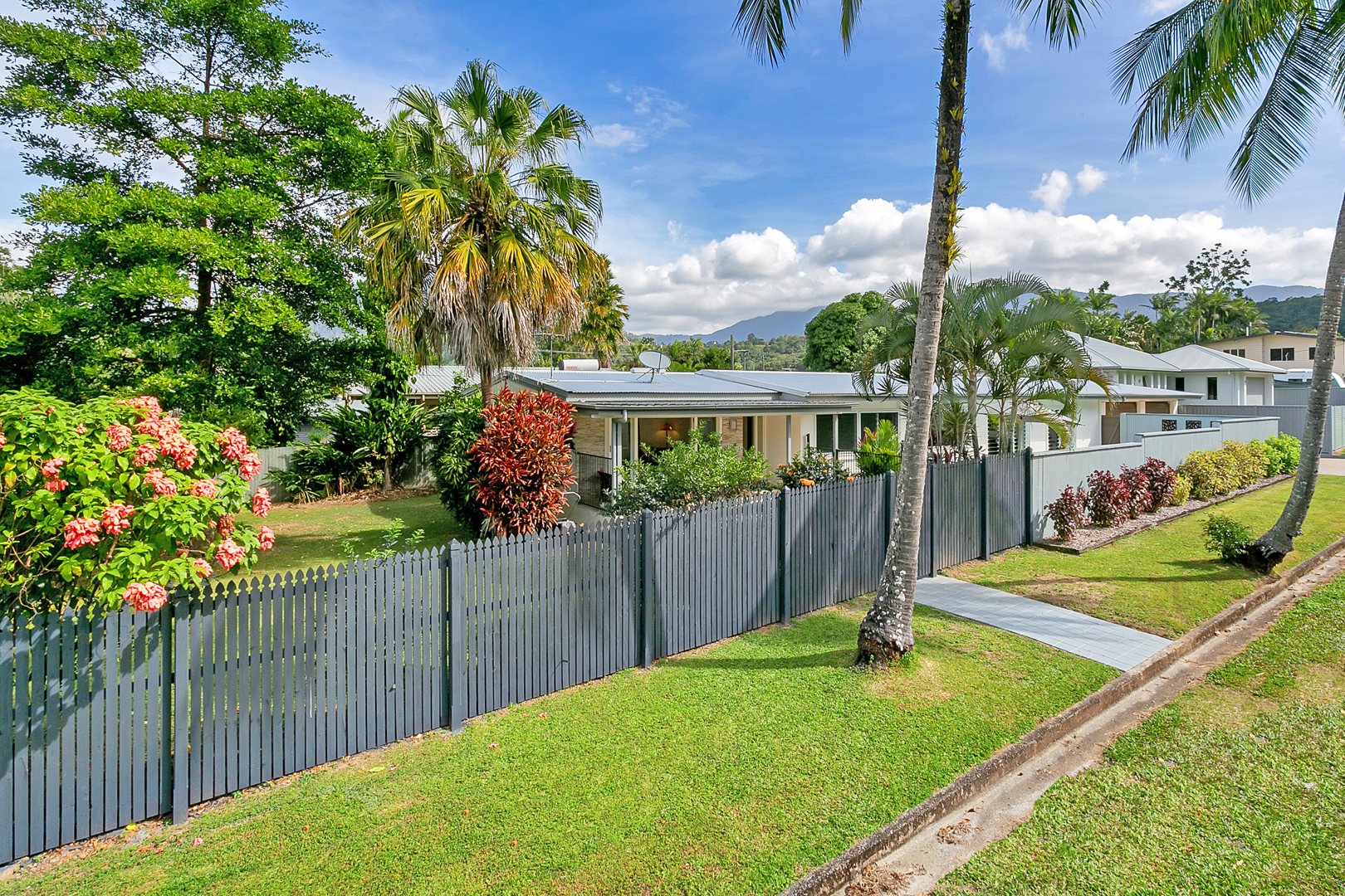 46 Heavey Crescent, Whitfield, QLD 4870 AUS