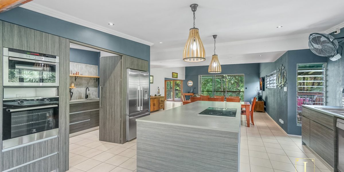 20-22 Foley Road, Palm Cove, QLD 4879 AUS