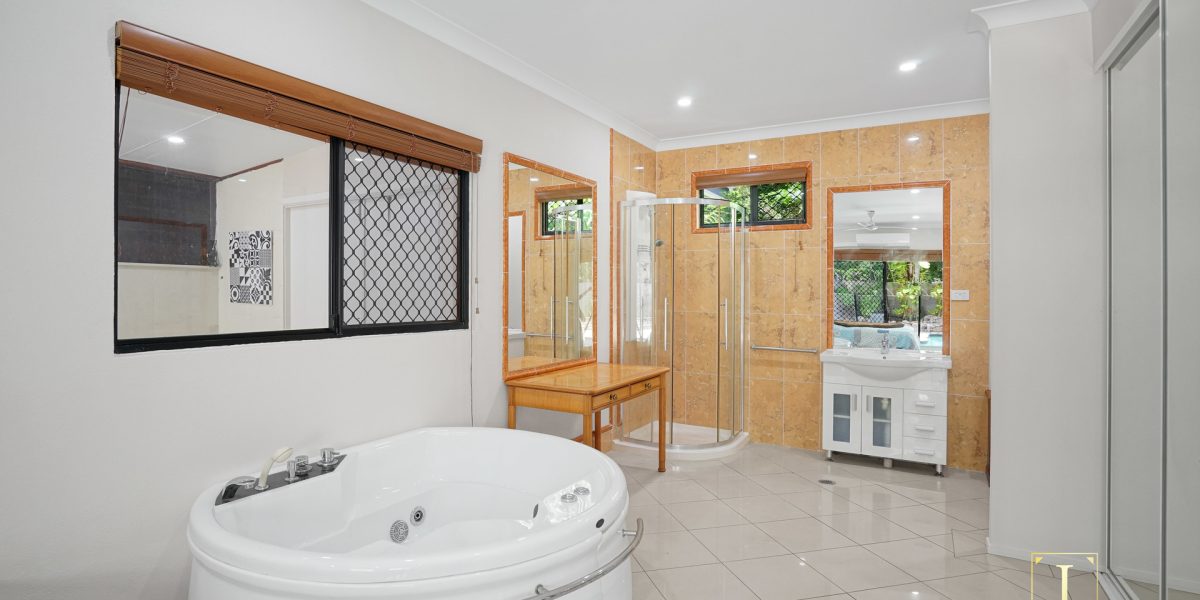 3 Morley Street, Manoora, QLD 4870 AUS