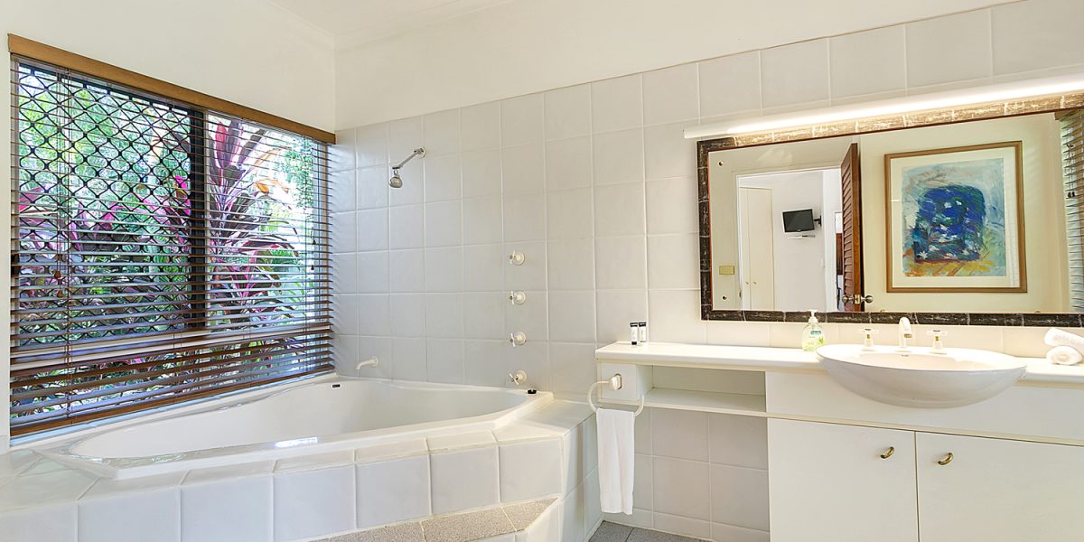 40 Yule Avenue, Clifton Beach, QLD 4879 AUS