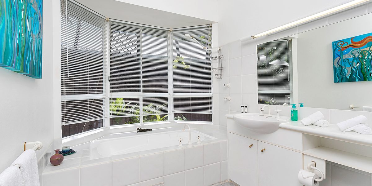 40 Yule Avenue, Clifton Beach, QLD 4879 AUS