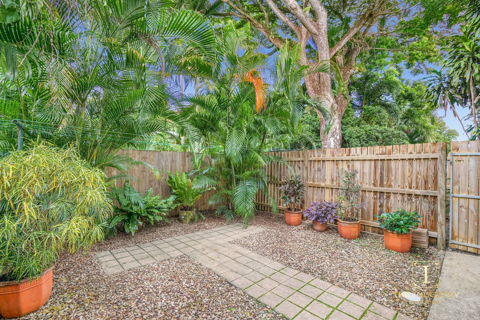 8/199 McLeod Street, Cairns North, QLD 4870 AUS