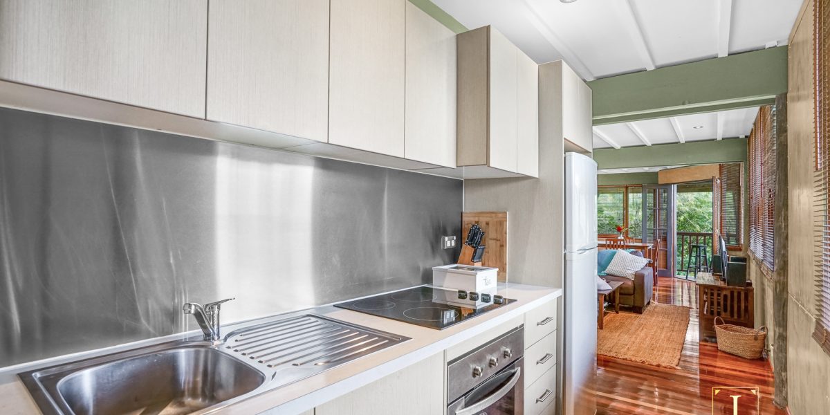 8 Saidor Close, Trinity Beach, QLD 4879 AUS