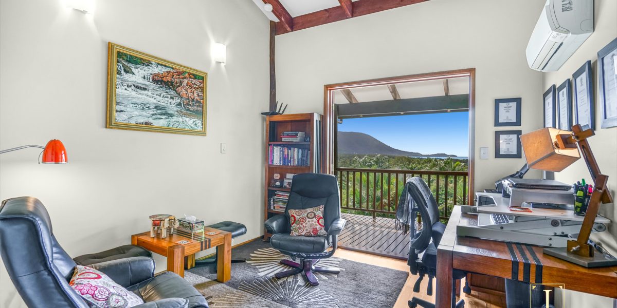 8 Saidor Close, Trinity Beach, QLD 4879 AUS