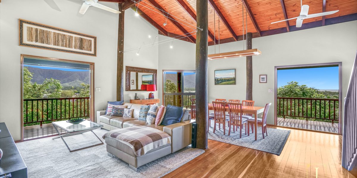 8 Saidor Close, Trinity Beach, QLD 4879 AUS