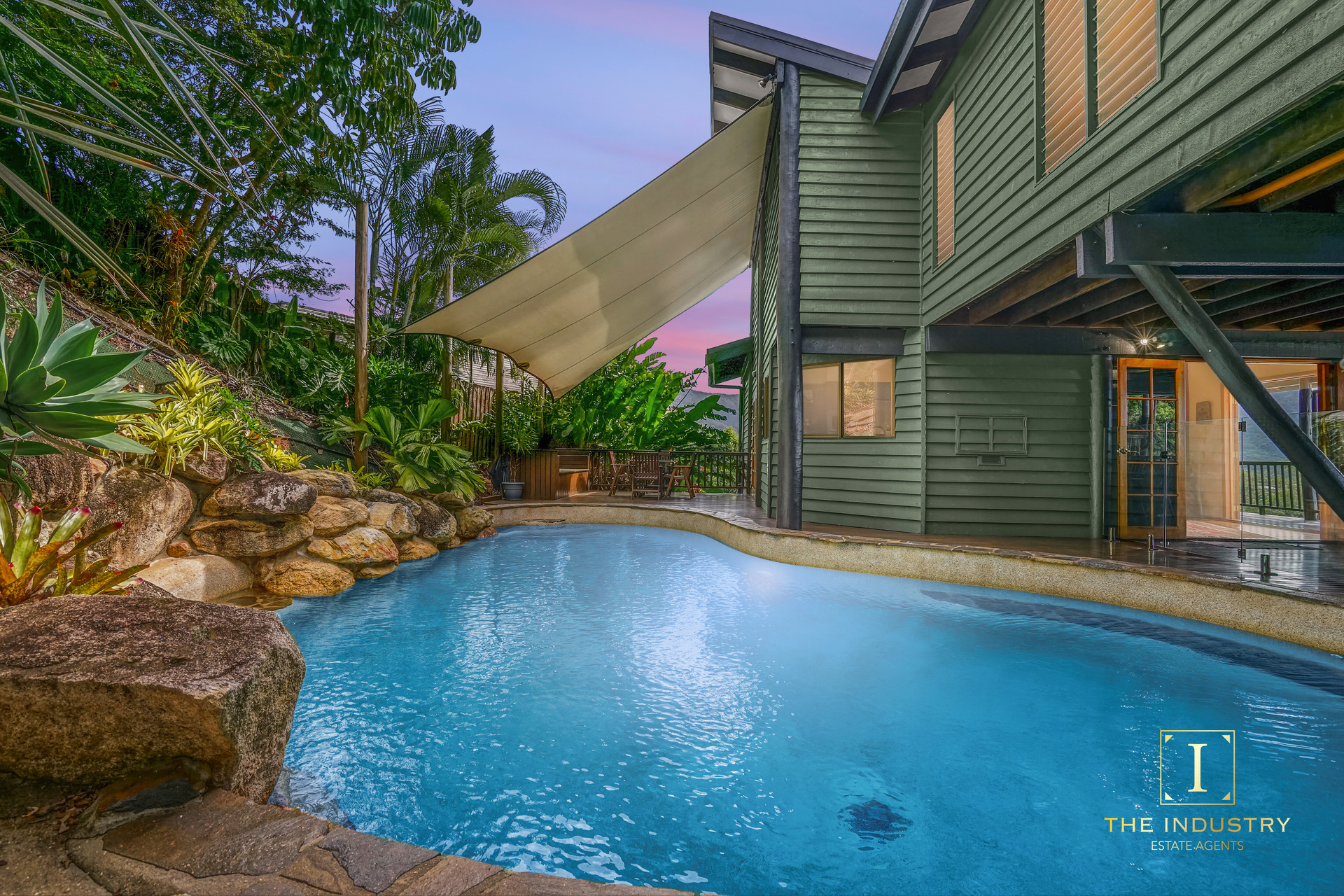 8 Saidor Close, Trinity Beach, QLD 4879 AUS