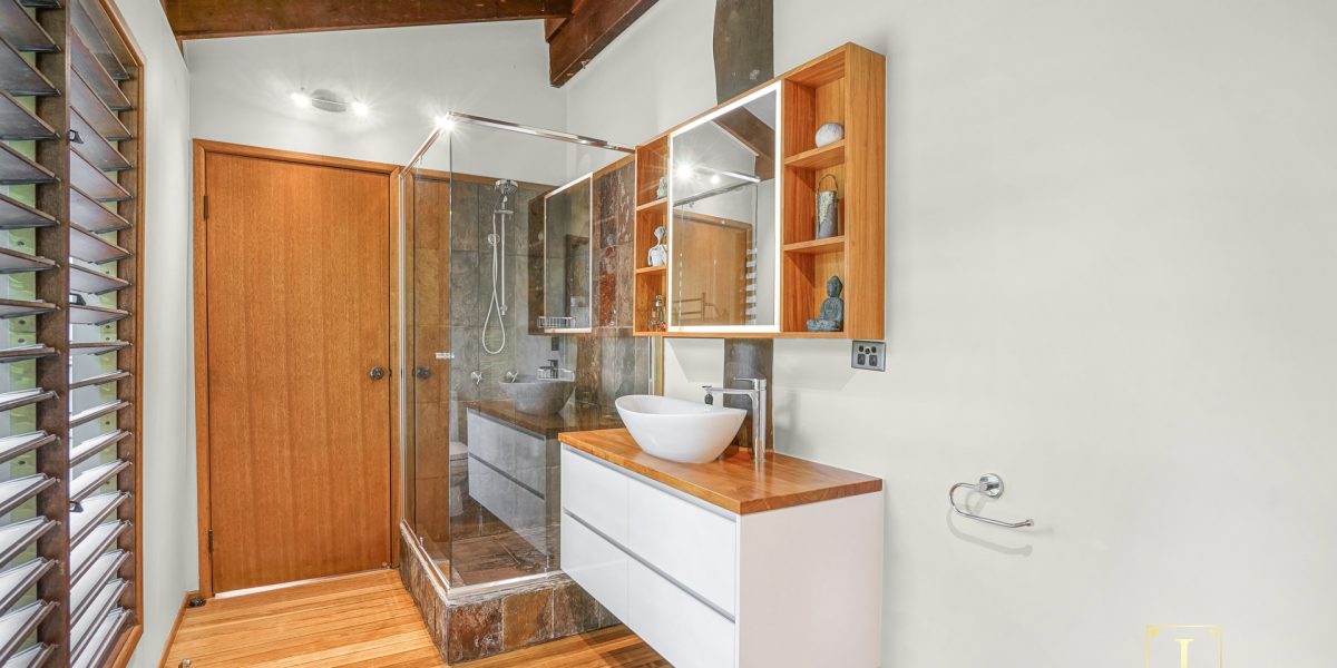 8 Saidor Close, Trinity Beach, QLD 4879 AUS