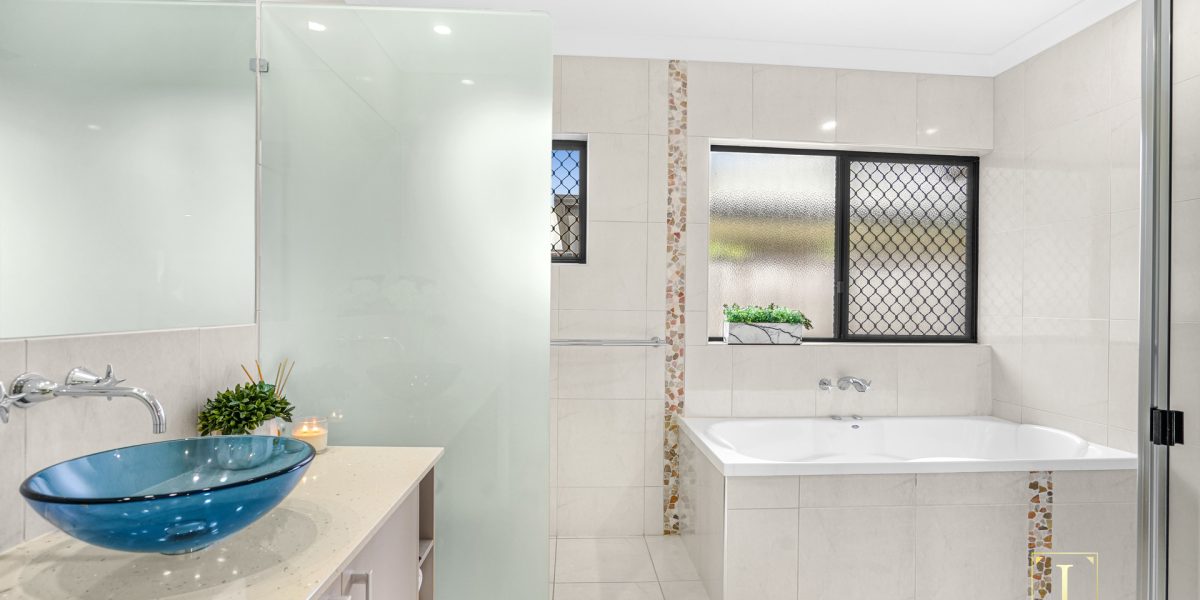 32 Lagoon Drive, Trinity Beach, QLD 4879 AUS