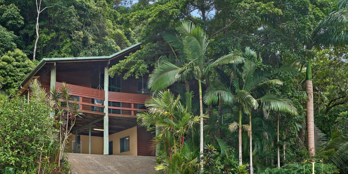 10 Licuala Close, Kamerunga, QLD 4870 AUS