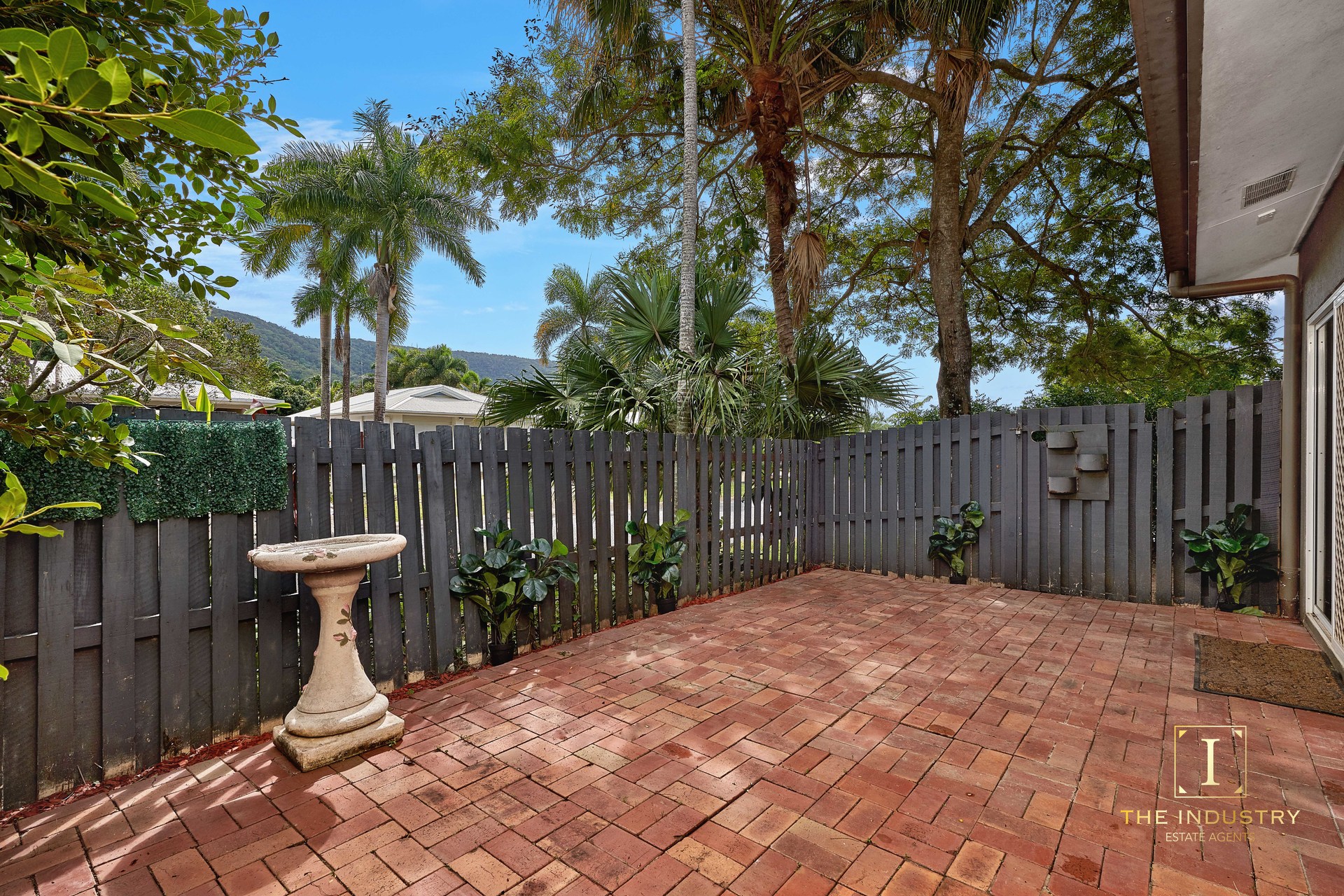 11 Collett Close, Kewarra Beach, QLD 4879 AUS