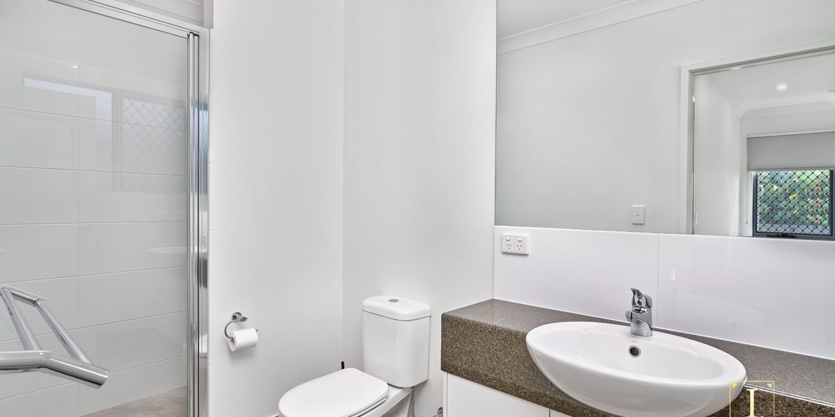 13 Tyson Place, Redlynch, QLD 4870 AUS