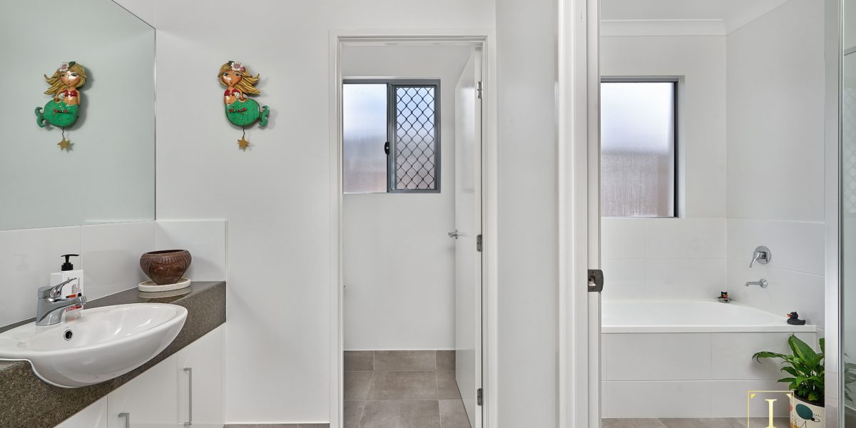 13 Tyson Place, Redlynch, QLD 4870 AUS