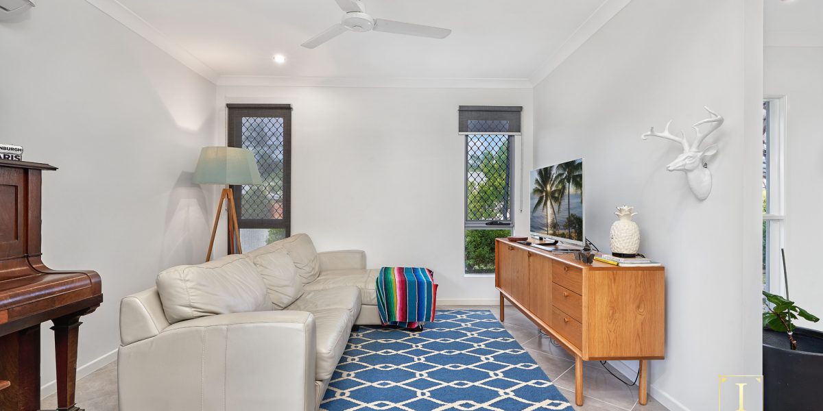 13 Tyson Place, Redlynch, QLD 4870 AUS