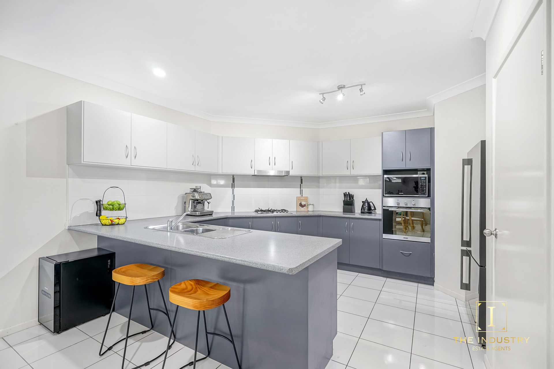 16 Petrie Close, Kewarra Beach, QLD 4879 AUS