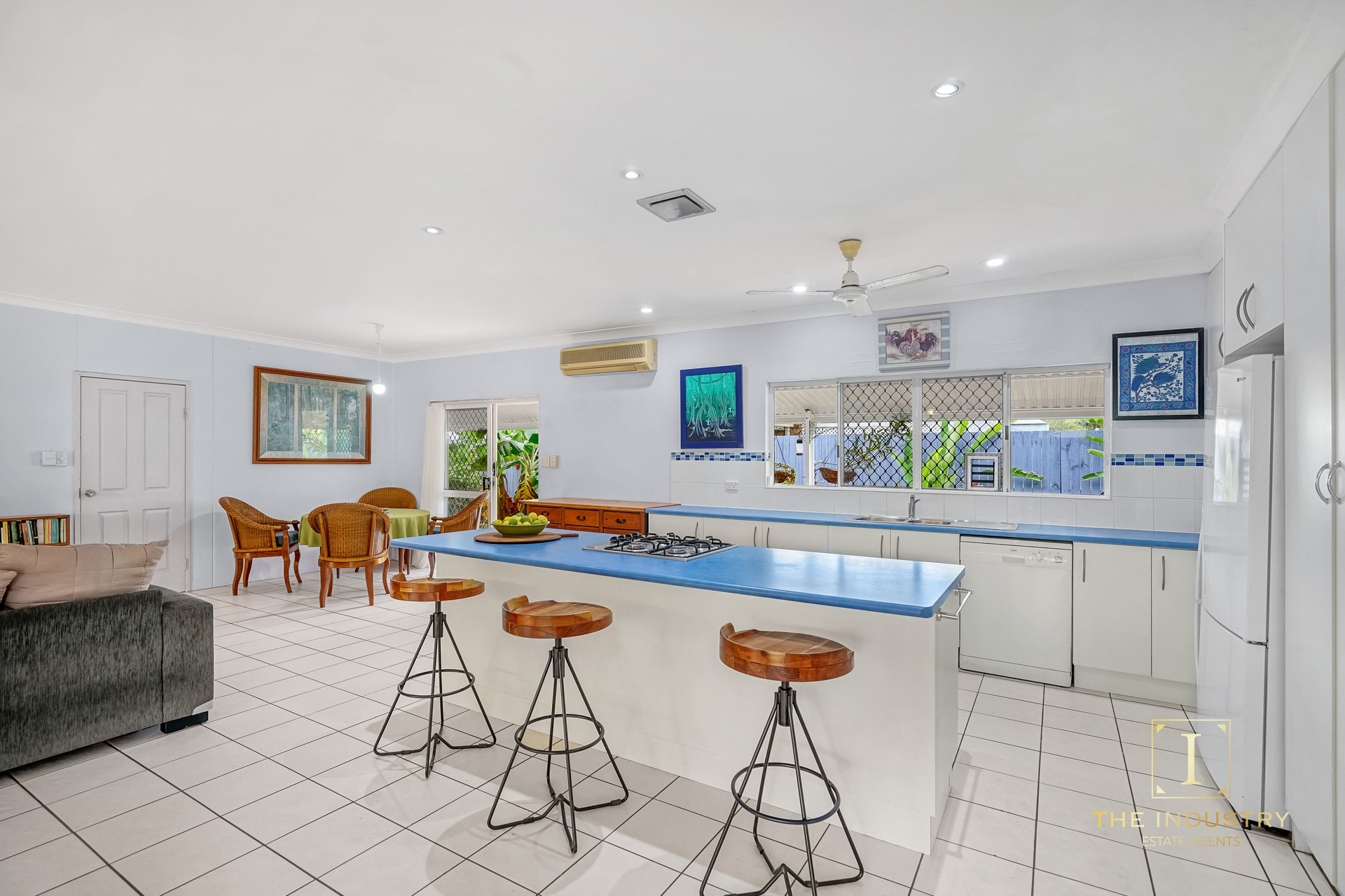 43 Trinity Beach Road, Trinity Beach, QLD 4879 AUS