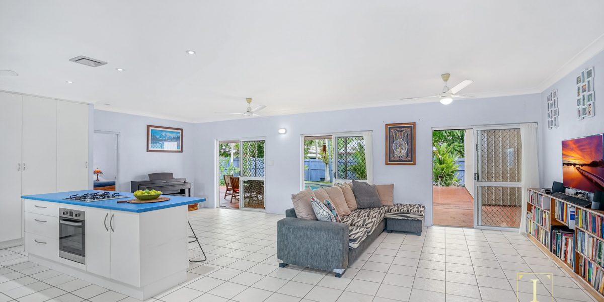43 Trinity Beach Road, Trinity Beach, QLD 4879 AUS