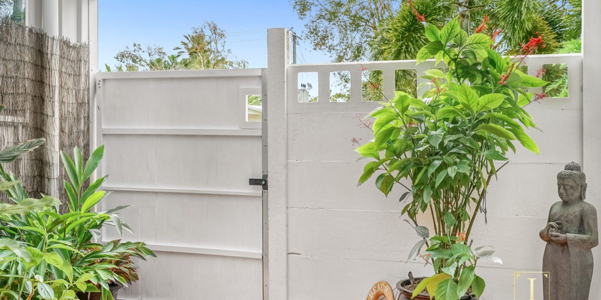 43 Trinity Beach Road, Trinity Beach, QLD 4879 AUS